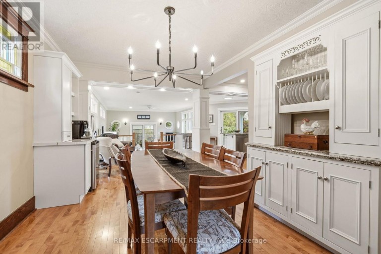 2116 CAROLINE STREET, Burlington (Brant), Ontario, L7R1L8