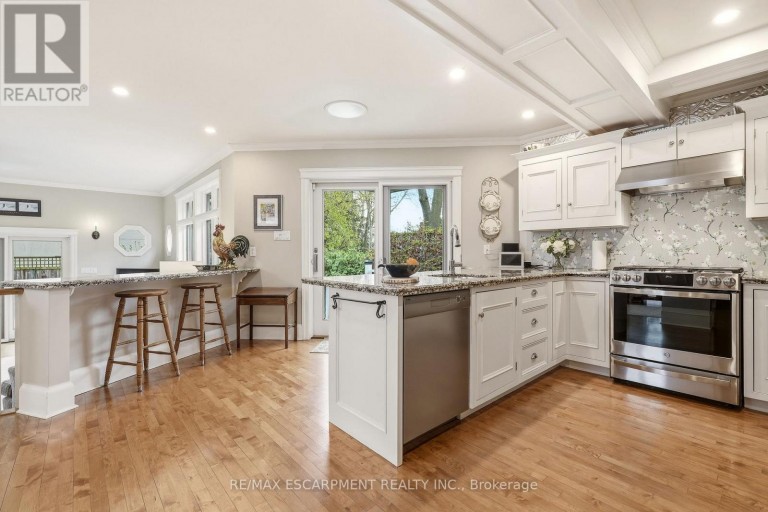 2116 CAROLINE STREET, Burlington (Brant), Ontario, L7R1L8