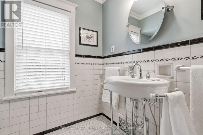 2116 CAROLINE STREET, Burlington (Brant), Ontario, L7R1L8