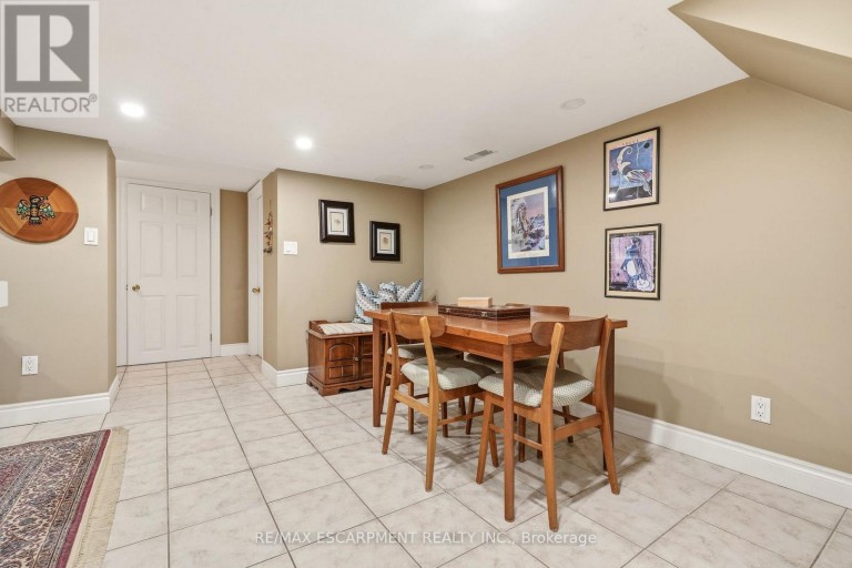 2116 CAROLINE STREET, Burlington (Brant), Ontario, L7R1L8