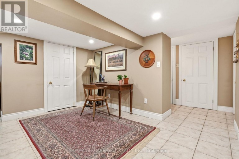 2116 CAROLINE STREET, Burlington (Brant), Ontario, L7R1L8