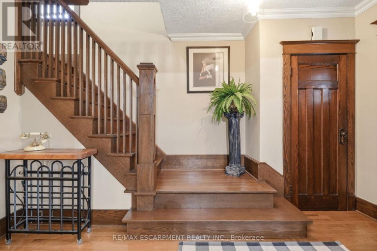 2116 CAROLINE STREET, Burlington (Brant), Ontario, L7R1L8