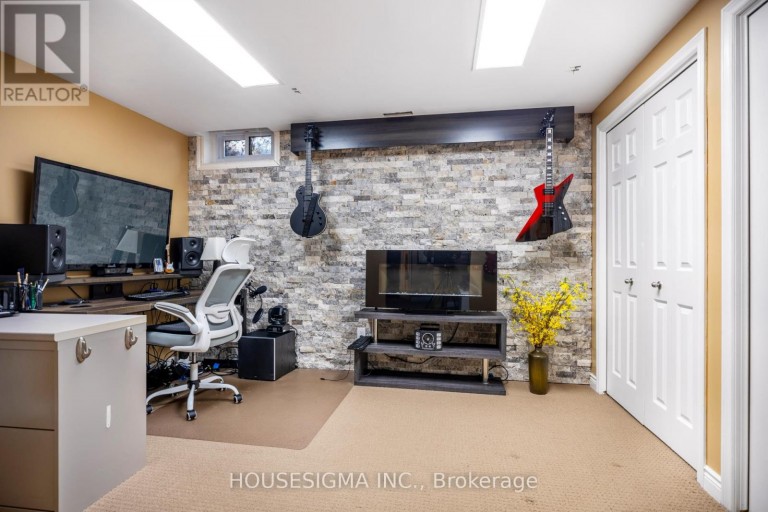 18 JENNIFER GARDENS, London North (North B), Ontario, N5X3K8
