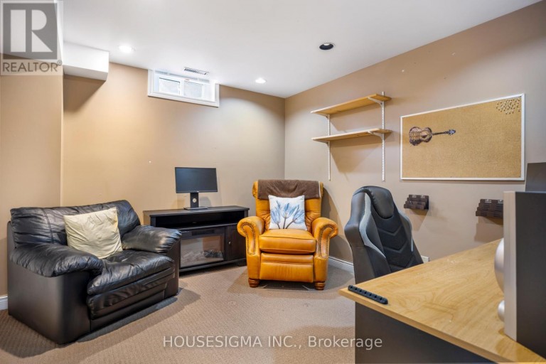 18 JENNIFER GARDENS, London North (North B), Ontario, N5X3K8