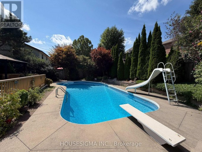 18 JENNIFER GARDENS, London North (North B), Ontario, N5X3K8