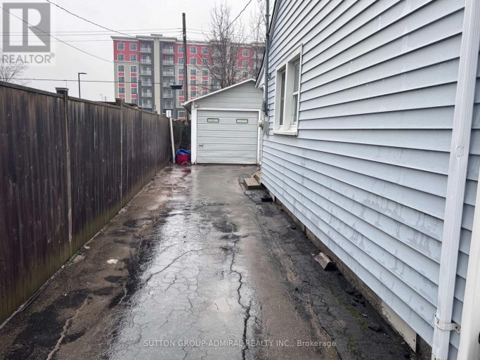 305 CROWLAND AVENUE, Welland (Lincoln/Crowland), Ontario, L3B1X5