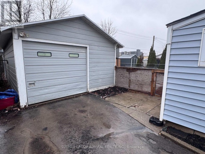 305 CROWLAND AVENUE, Welland (Lincoln/Crowland), Ontario, L3B1X5