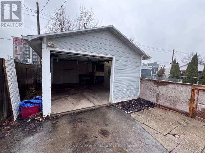 305 CROWLAND AVENUE, Welland (Lincoln/Crowland), Ontario, L3B1X5