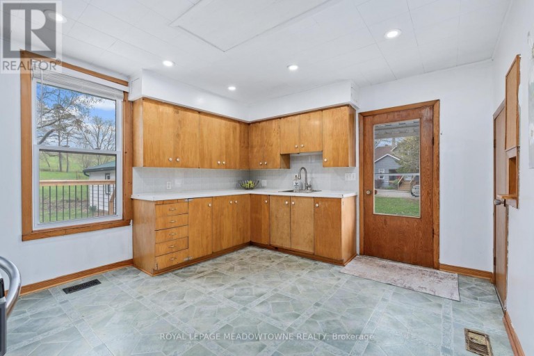1442 MILL STREET, Caledon (Cheltenham), Ontario, L7C1S1