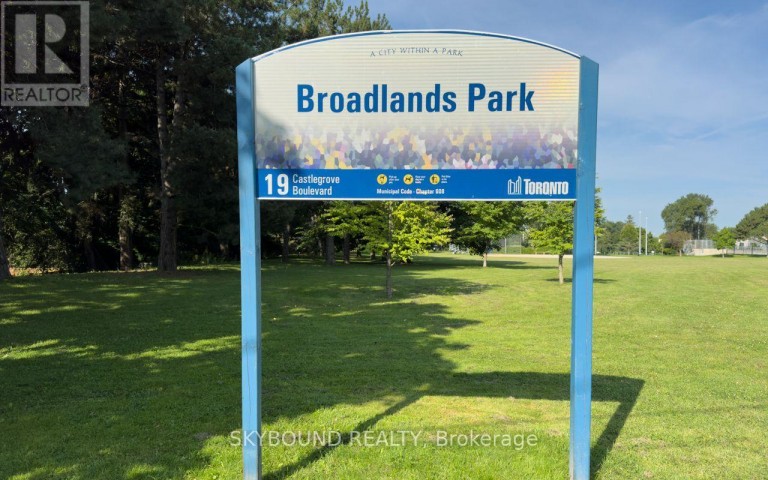 9 CARONPORT CRESCENT, Toronto (Parkwoods-Donalda), Ontario, M3A1G9