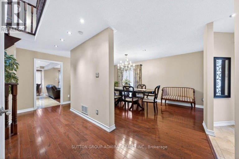 126 REDONDO DRIVE E, Vaughan (Beverley Glen), Ontario, L4J7S5