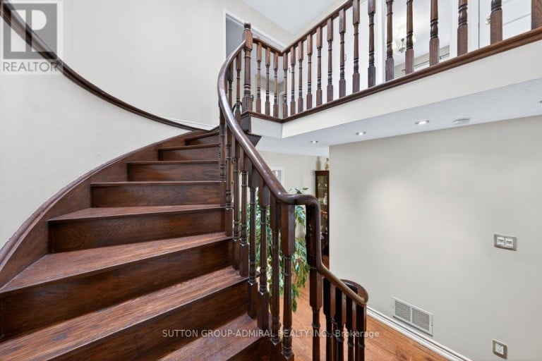 126 REDONDO DRIVE E, Vaughan (Beverley Glen), Ontario, L4J7S5