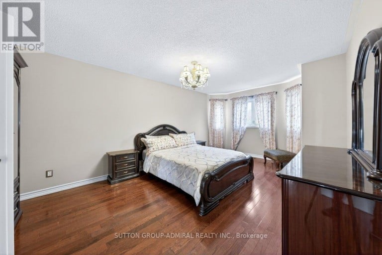 126 REDONDO DRIVE E, Vaughan (Beverley Glen), Ontario, L4J7S5
