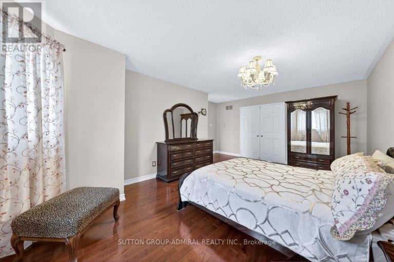 126 REDONDO DRIVE E, Vaughan (Beverley Glen), Ontario, L4J7S5