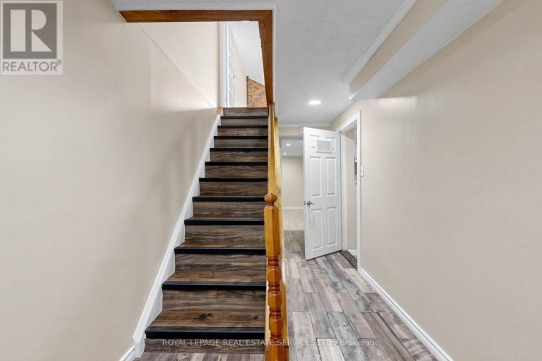 37 WOODSVIEW AVENUE, Toronto (West Humber-Clairville), Ontario, M9W6B9
