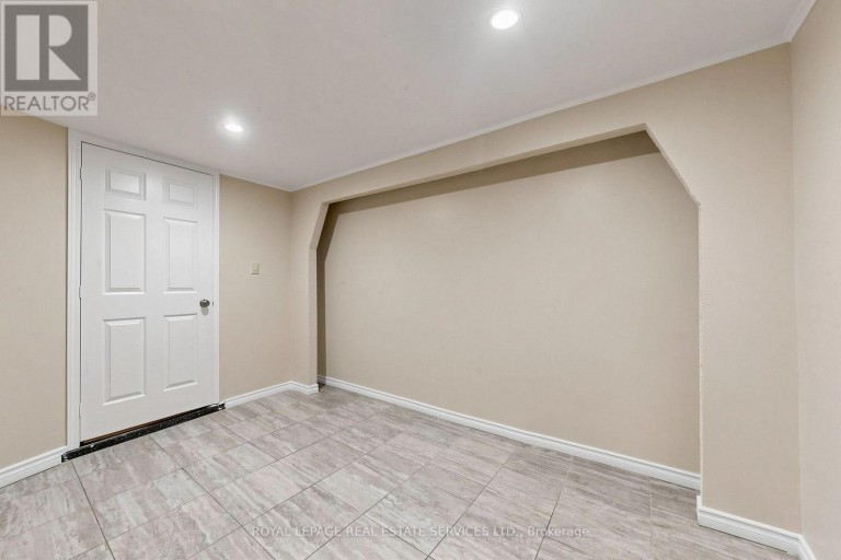 37 WOODSVIEW AVENUE, Toronto (West Humber-Clairville), Ontario, M9W6B9