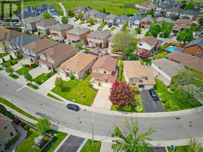 459 DICENZO DRIVE, Hamilton (Ryckmans), Ontario, L9B2C4