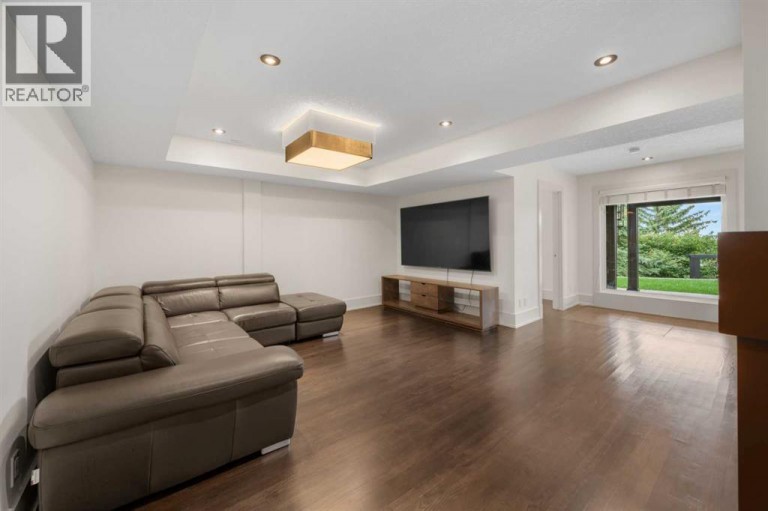 2724 Signal Ridge View SW, Calgary, Alberta, T3H2J5