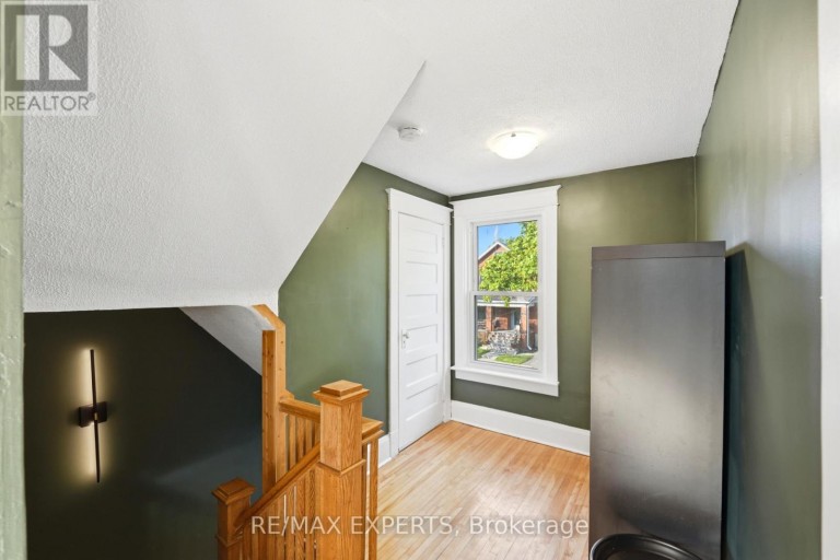 18 ROWE STREET, Oshawa (Central), Ontario, L1H5P5