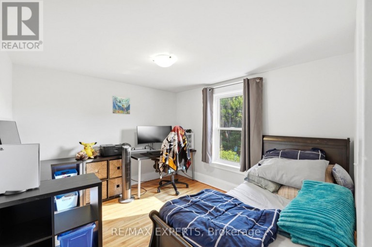18 ROWE STREET, Oshawa (Central), Ontario, L1H5P5