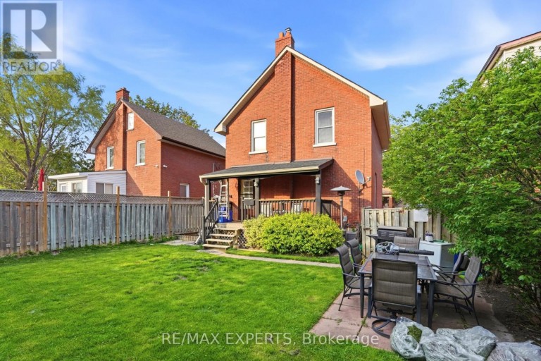 18 ROWE STREET, Oshawa (Central), Ontario, L1H5P5