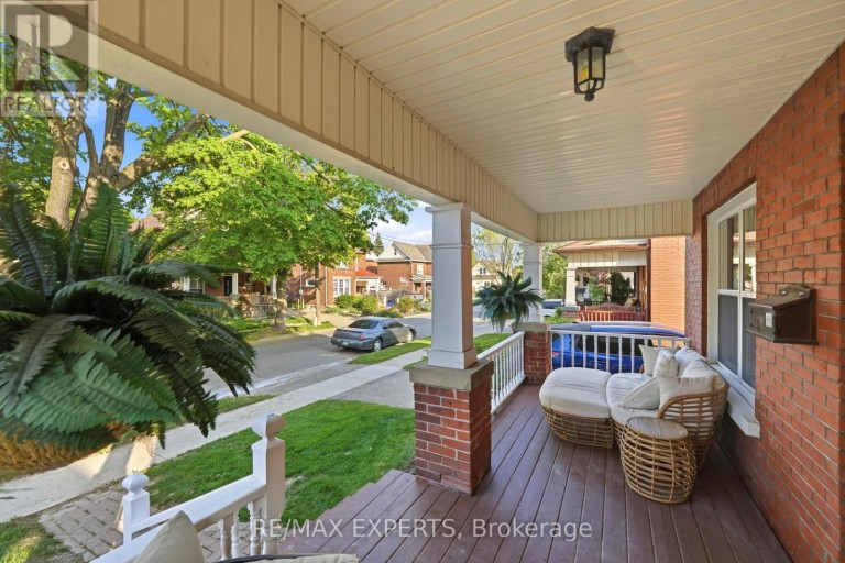 18 ROWE STREET, Oshawa (Central), Ontario, L1H5P5