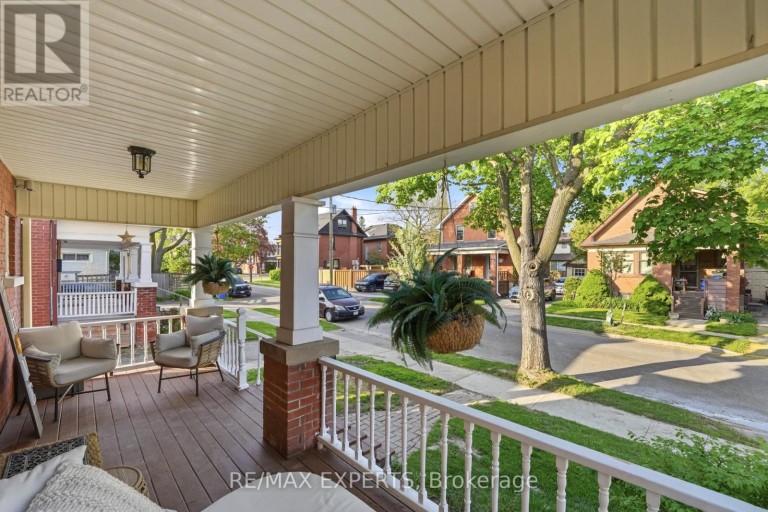 18 ROWE STREET, Oshawa (Central), Ontario, L1H5P5