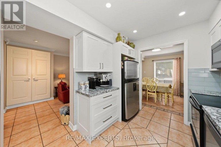 37 SAINT LUCIE DRIVE, Toronto (Humbermede), Ontario, M9M1S9