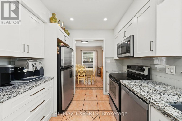 37 SAINT LUCIE DRIVE, Toronto (Humbermede), Ontario, M9M1S9