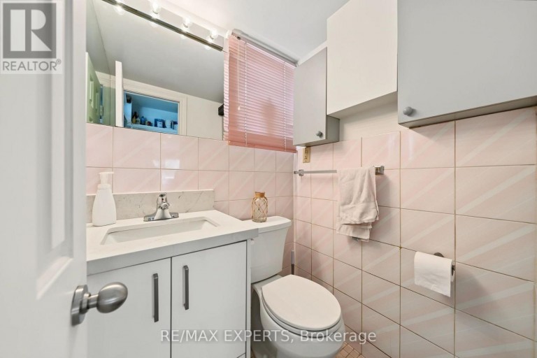 37 SAINT LUCIE DRIVE, Toronto (Humbermede), Ontario, M9M1S9