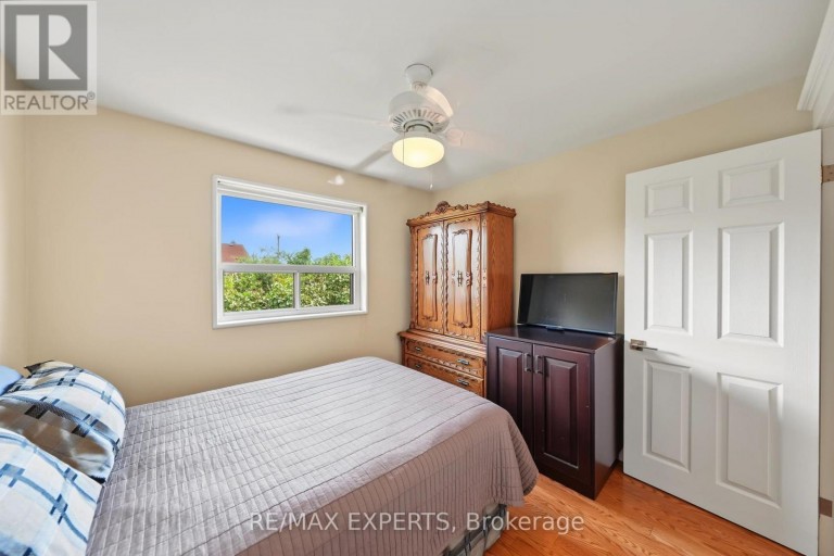 37 SAINT LUCIE DRIVE, Toronto (Humbermede), Ontario, M9M1S9