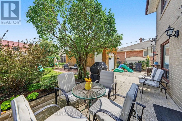 37 SAINT LUCIE DRIVE, Toronto (Humbermede), Ontario, M9M1S9