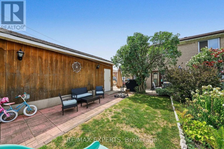 37 SAINT LUCIE DRIVE, Toronto (Humbermede), Ontario, M9M1S9