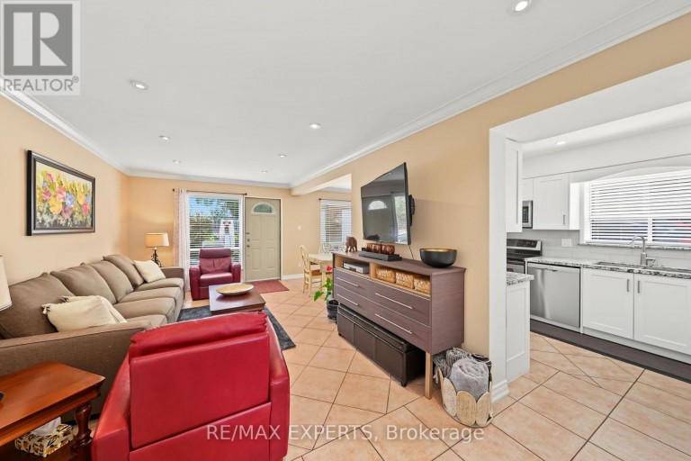 37 SAINT LUCIE DRIVE, Toronto (Humbermede), Ontario, M9M1S9