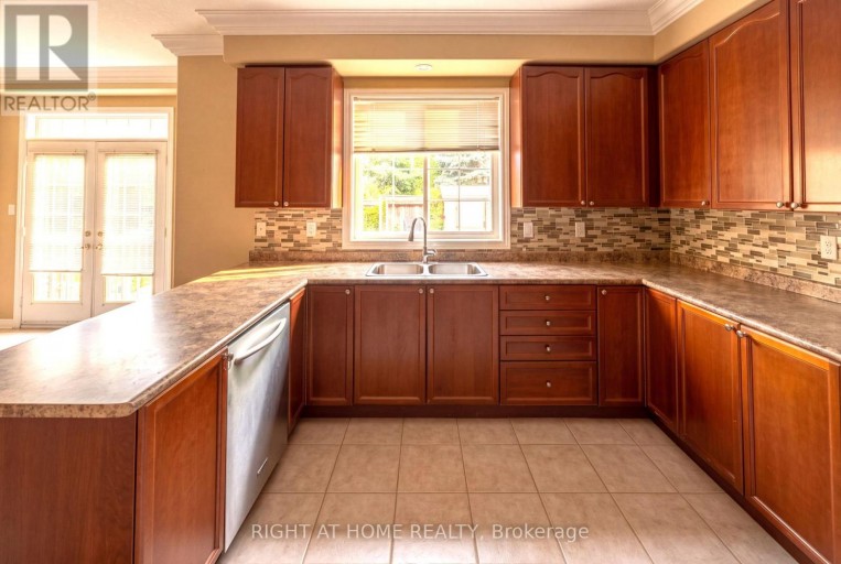 52 PRINCE WILLIAM WAY, Barrie (Innis-Shore), Ontario, L4N0Y9