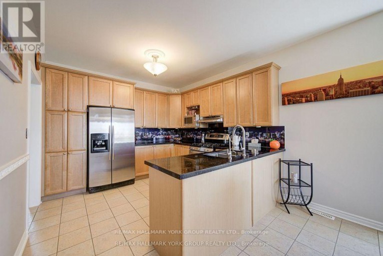 26 REGALIA WAY, Barrie (Innis-Shore), Ontario, L4M7H7