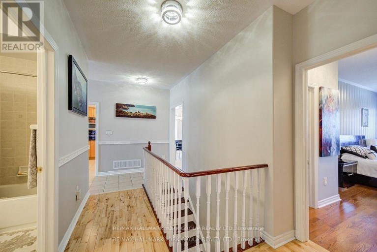 26 REGALIA WAY, Barrie (Innis-Shore), Ontario, L4M7H7