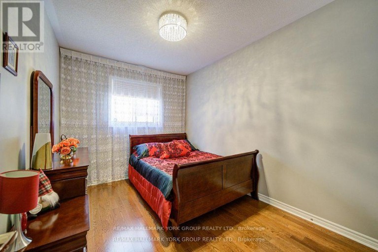 26 REGALIA WAY, Barrie (Innis-Shore), Ontario, L4M7H7