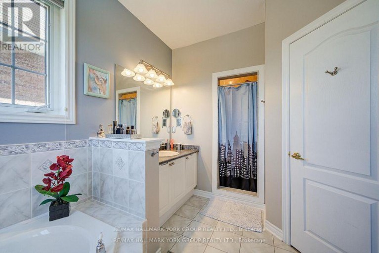 26 REGALIA WAY, Barrie (Innis-Shore), Ontario, L4M7H7