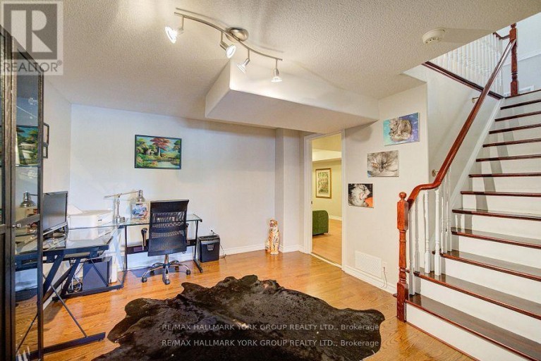 26 REGALIA WAY, Barrie (Innis-Shore), Ontario, L4M7H7