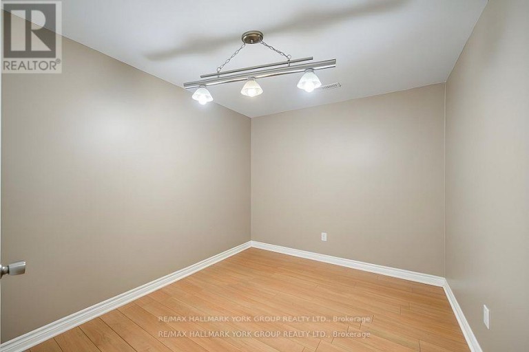 26 REGALIA WAY, Barrie (Innis-Shore), Ontario, L4M7H7