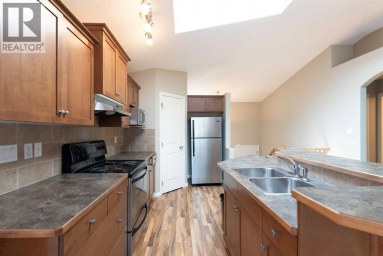 27 Fairmont Road S Lethbridge Alberta photo 10