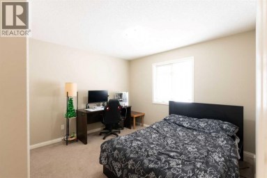 27 Fairmont Road S Lethbridge Alberta photo 19