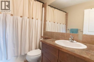 27 Fairmont Road S Lethbridge Alberta photo 21