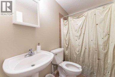 27 Fairmont Road S Lethbridge Alberta photo 31