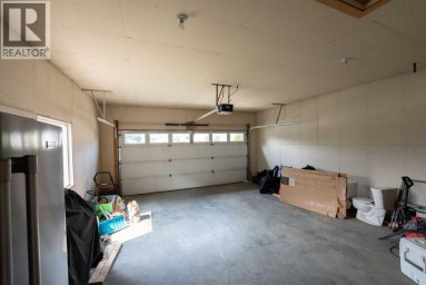 27 Fairmont Road S Lethbridge Alberta photo 37