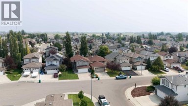 27 Fairmont Road S Lethbridge Alberta photo 40
