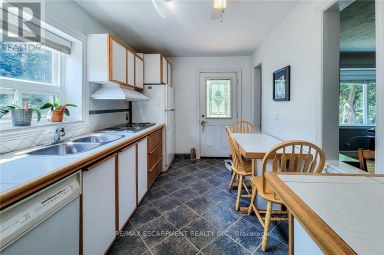 42 LAKE AVENUE N Hamilton (Riverdale) Ontario photo 19