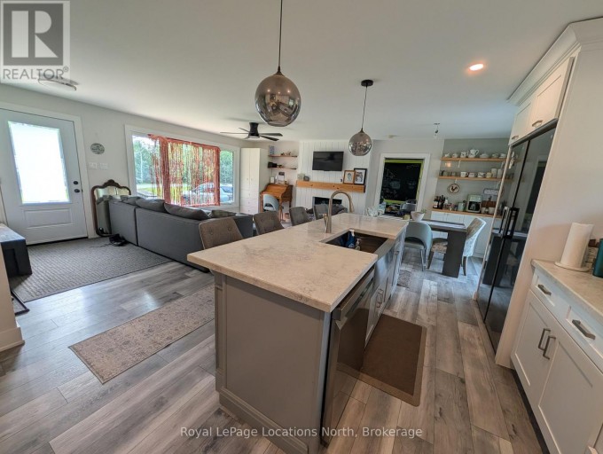 252 LYONS COURT, Wasaga Beach, Ontario, L9Z1V1