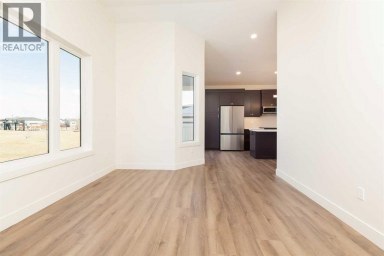 561 Malahat Green W Lethbridge Alberta photo 10